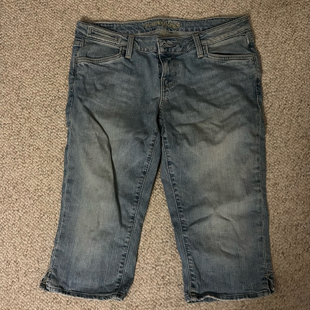 American Eagle Light Wash Capris - Size 10